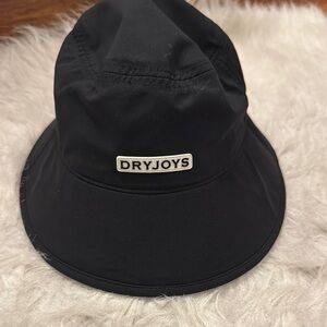 DryJoys Black Bucket Hat size S/M pre-owned.